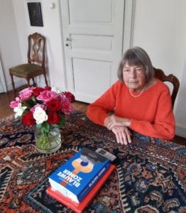 100-jarige mevrouw aan tafel